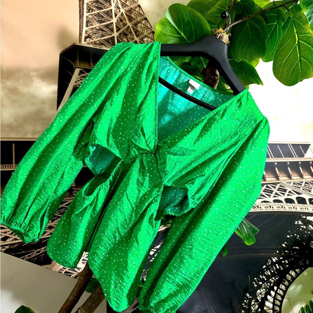 Beautiful Green sides out top.